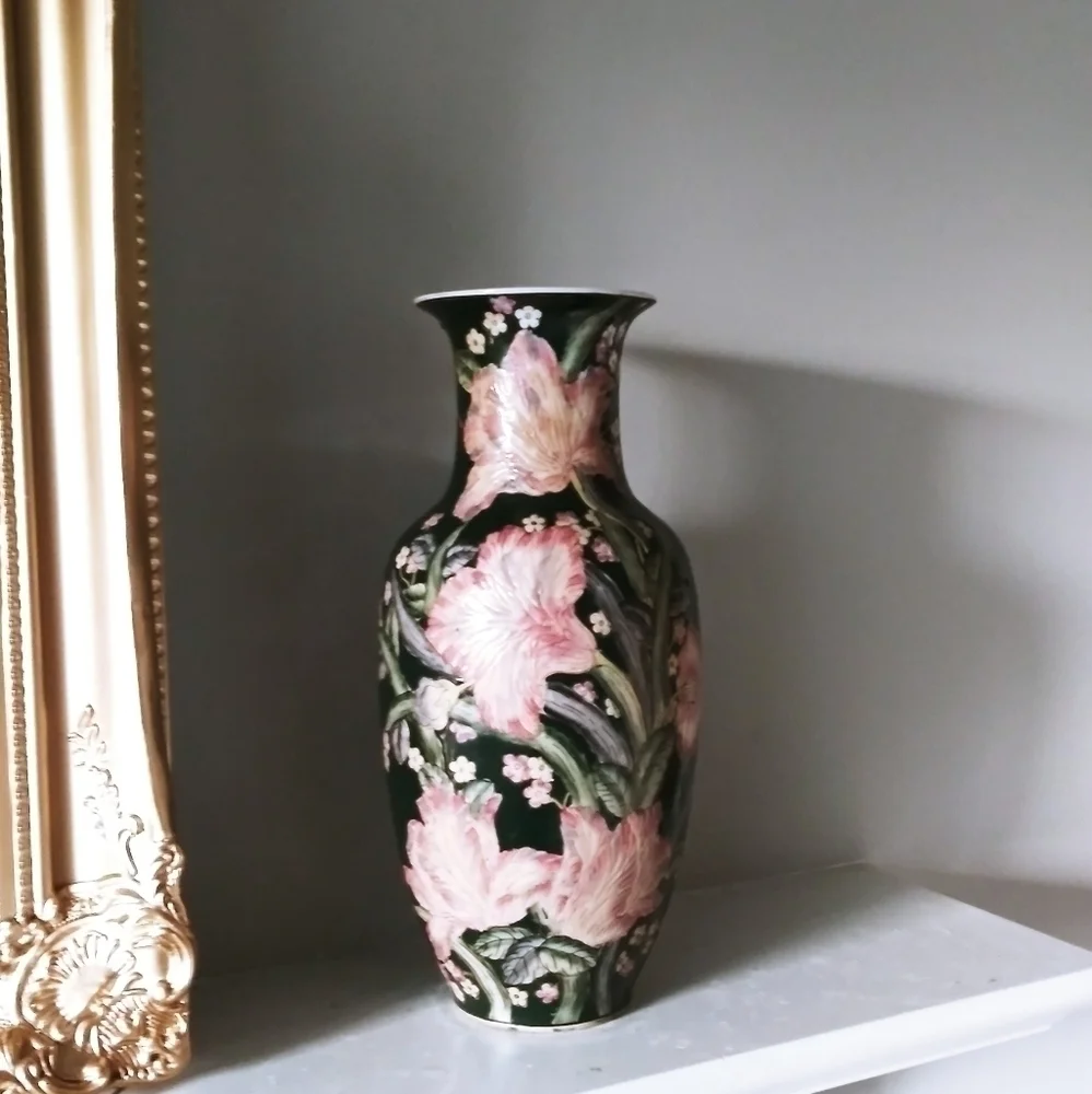Floral textured vase green/pink vintage elegant‎
